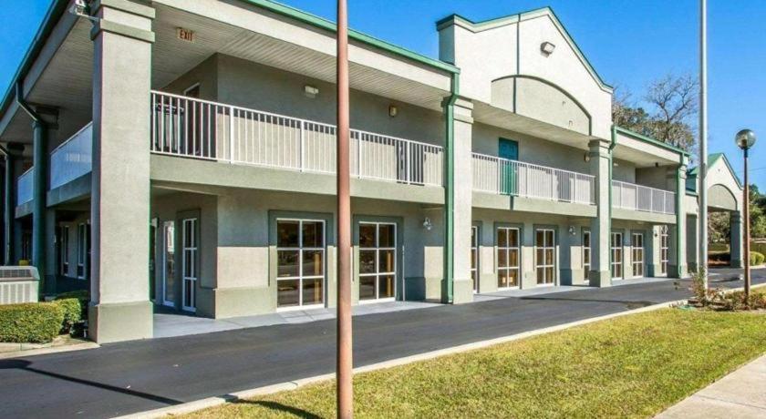 Quality Inn & Suites Near Panama Stadt Exterior foto